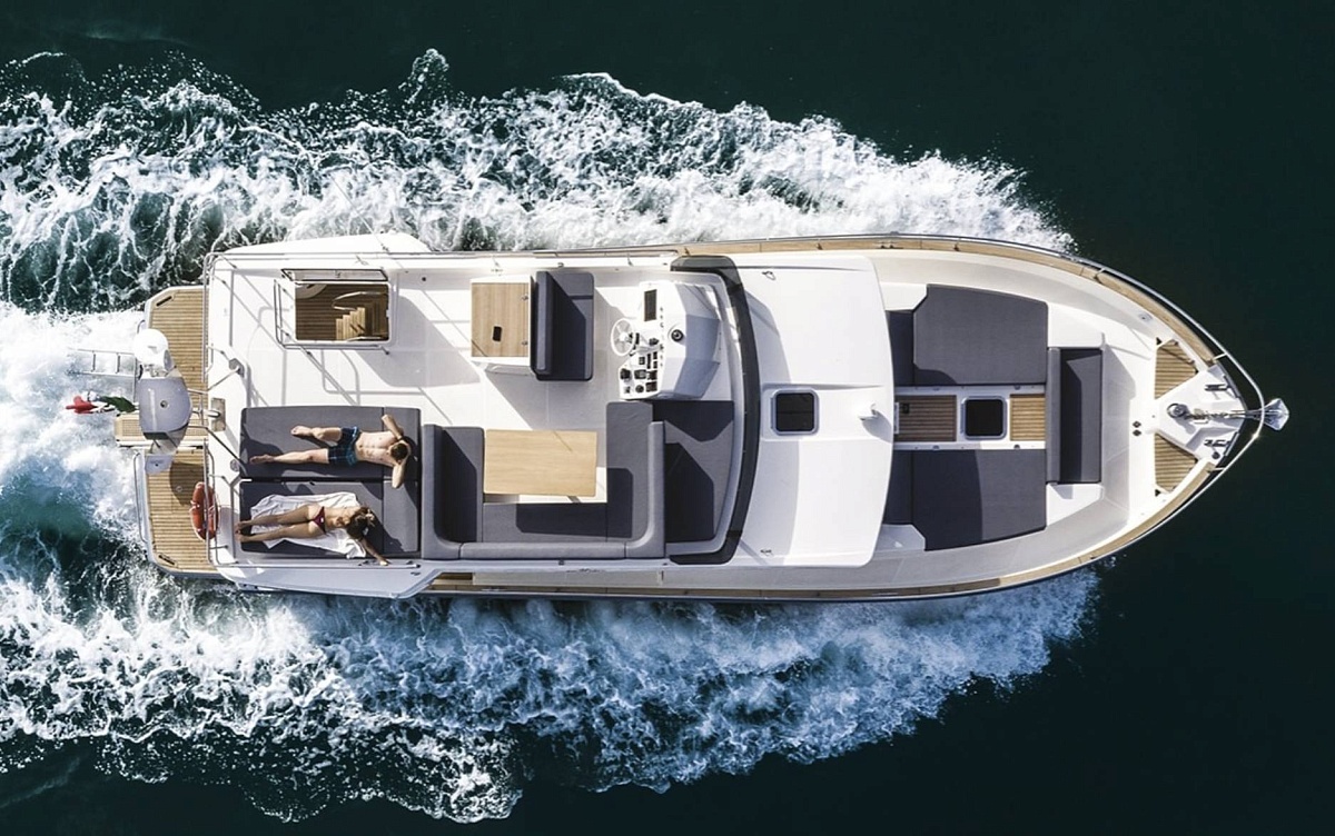 Аренда яхты Cranchi 43 Eco Trawler на Сардинии, Италия, Франция